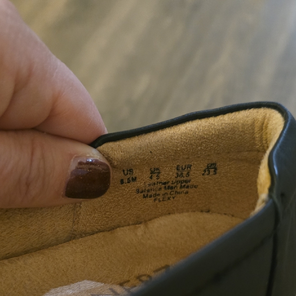 Naturalizer Classic Black Flats‎ - Picture 3 of 7